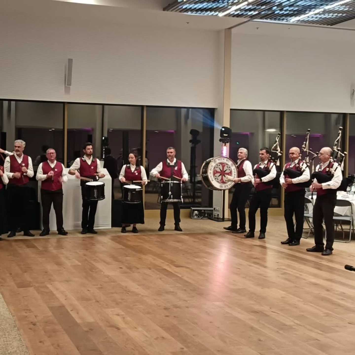 Mercredi 3 décembre au soir, nous étions au palais des congrès de Saint Malo pour animer la soirée des assises de la FNPL. Nous les remercions pour leur invitation.

FNPL : Fédération Nationale des Producteurs de Laits
